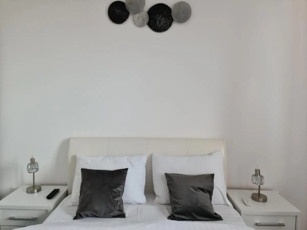 Global Residence Lake View Boekarest 0*,  Roemenië